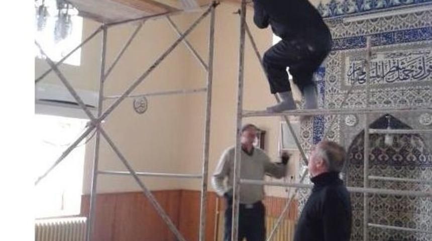 Hisarcık K&ouml;pr&uuml;başı Camii Tavanına Lambiri D&ouml;şendi