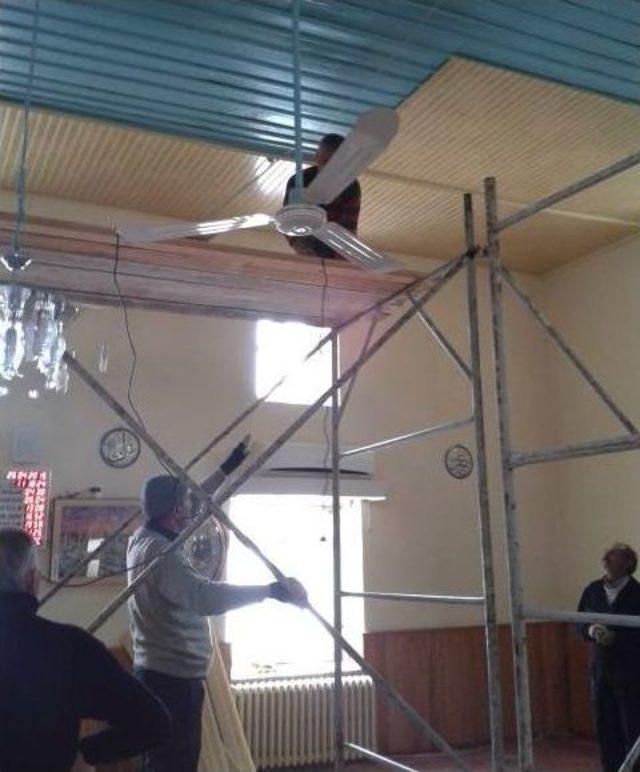 Hisarcık Köprübaşı Camii Tavanına Lambiri Döşendi 1