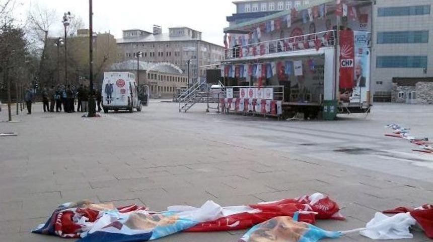 Zabıtadan Chp'ye Şafakta 'bayrak' Oporasyonu