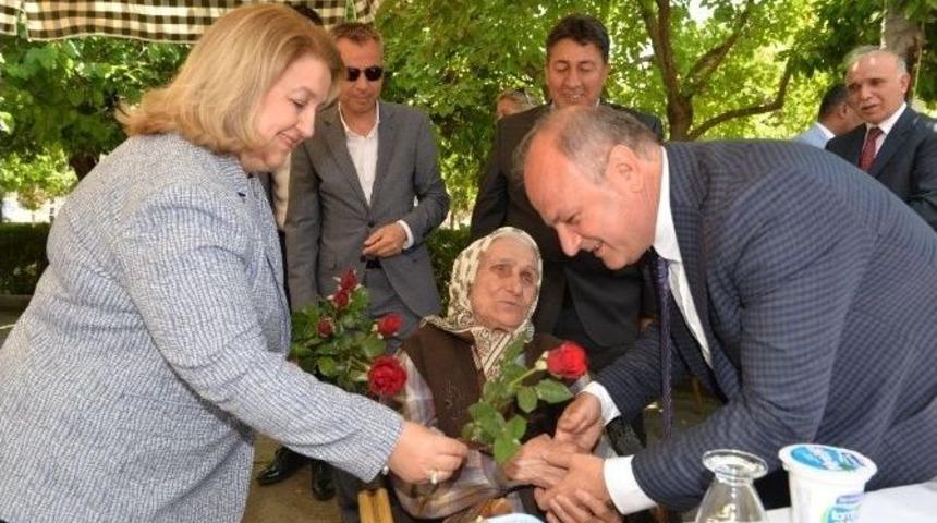 Vali &Ccedil;akacak Huzurevi&rsquo;ndeki Anneleri Ziyaret Etti