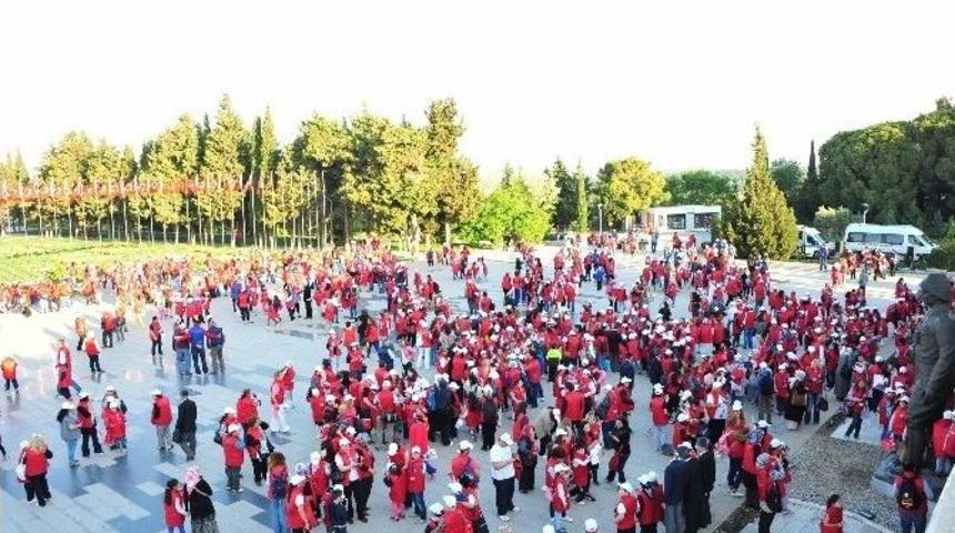 &Ouml;ğrenciler &Ccedil;anakkale&rsquo;de Şehitlikleri Gezdi