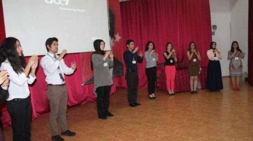 Sağlık&ccedil;ılar Engelliler İ&ccedil;in İşaret Dilini &Ouml;ğrendi