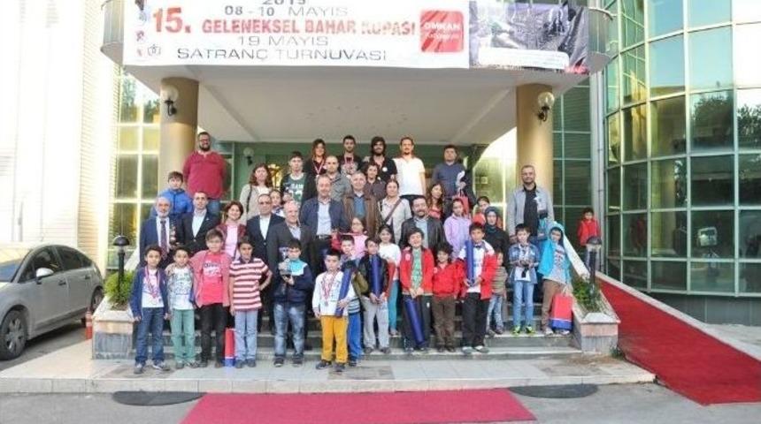 19 Mayıs Satran&ccedil; Turnuvası&rsquo;nda Kazananlar Belli Oldu