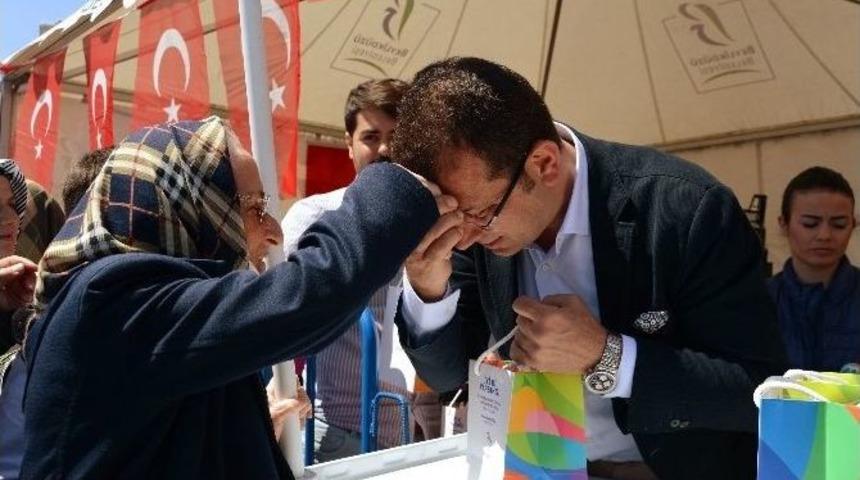 Menekşeler, &rsquo;&ccedil;i&ccedil;ek Annelere&rsquo; Hediye Edildi