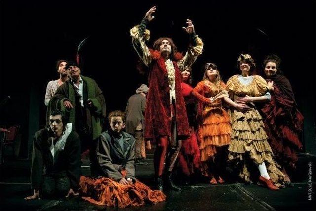 Sahne Sırası &Uuml;sk&uuml;pl&uuml;lerde 1