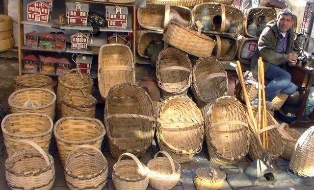 (özel Haber) İnebolu’nun Tek Antikacısı Geçmişten Geleceğe Işık Tutuyor 2