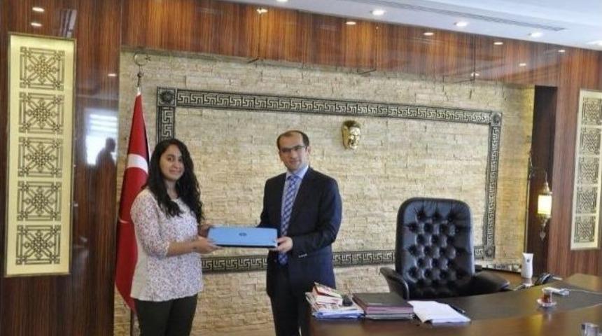 Fen Lisesi &Ouml;ğrencisine Kaymakam Ayca&rsquo;dan Hediye