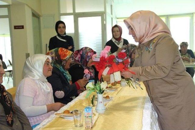 Tekden Hastanesinde Anneler Günü Kutlaması