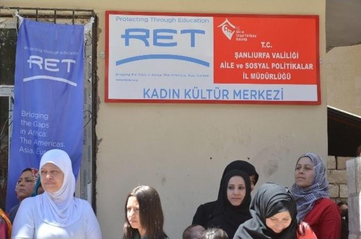 Viranşehir&rsquo;de Ret Vakfının Giyim Sergisi