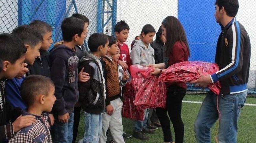 Bitlis K&uuml;lt&uuml;r Ve Sanat Derneği Anneleri Unutmadı