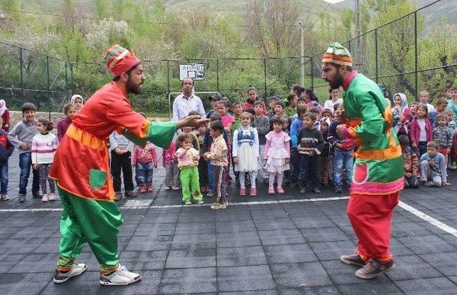 Bitlis Kültür Ve Sanat Derneği Anneleri Unutmadı