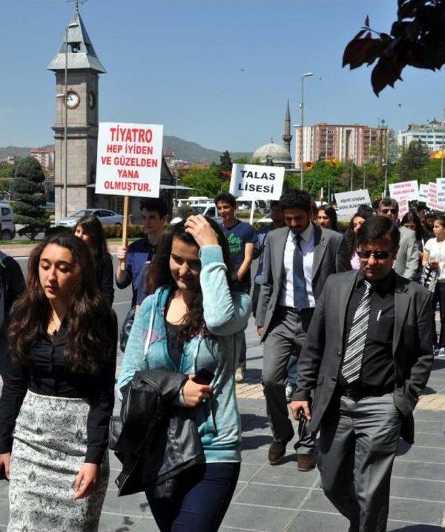 Liseliler, Tiyatro Festivali'nde Buluştu