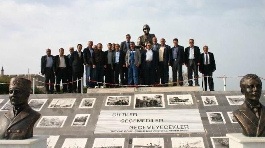 &Ccedil;iftlik&rsquo;li Muhtarlar &Ccedil;anakkale Şehitliğini Ziyaret Ettiler