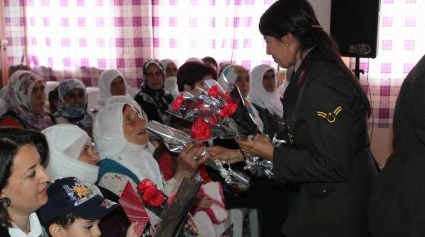 Jandarmadan Anneler G&uuml;n&uuml; Kutlaması