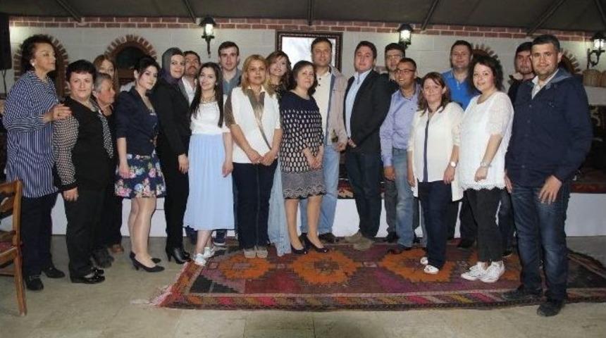 Obeziteden Kurtulan Hastalardan Doktorlara Teşekk&uuml;r Plaketi