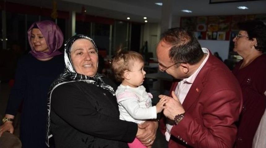 &Uuml;z&uuml;lmez, Anneler G&uuml;n&uuml; Kutlamalarına Katıldı