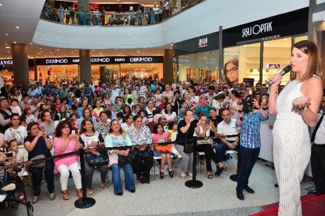 Deniz Akkaya, Optimum&rsquo;da Annelerle Buluştu