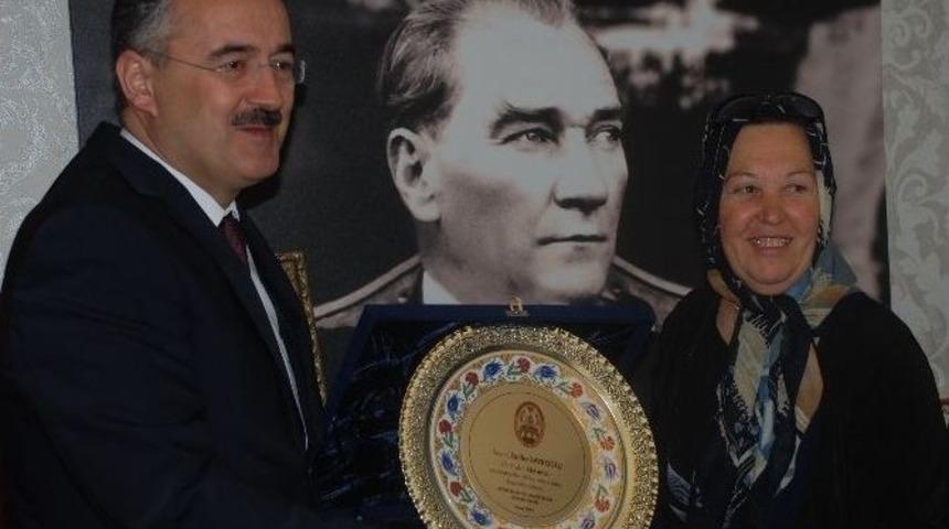 Aydın&rsquo;da Yılın Ahisi &Ouml;d&uuml;llendirildi