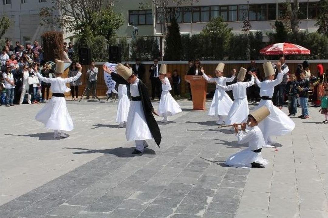 İşitme Engelli &Ouml;ğrenciler İşaret Diliyle İstiklal Marşı Okudu