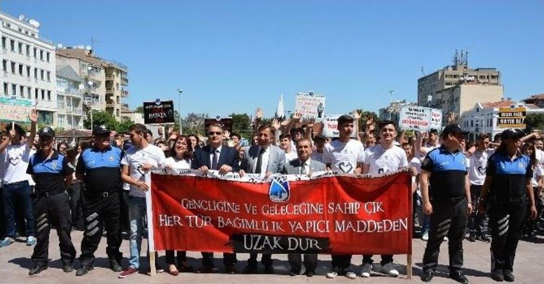 Uyuşturucu İle M&uuml;cadele İ&ccedil;in Y&uuml;r&uuml;d&uuml;ler