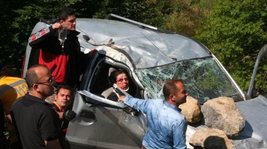 Takla Atan Ara&ccedil; U&ccedil;uruma D&uuml;şmesin Diye Kaputuna Kaya Par&ccedil;aları Kondu: 2 &Ouml;l&uuml;, 3 Yaralı