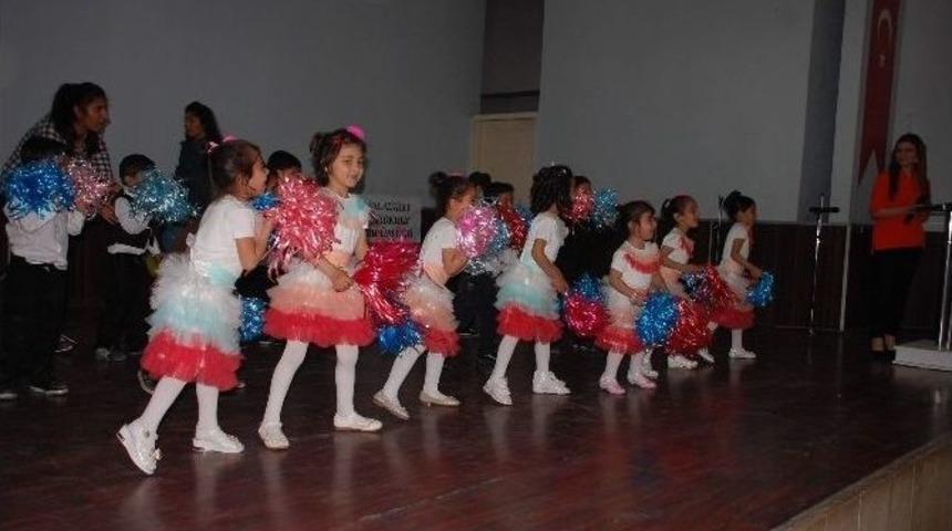 Anaokulu &Ouml;ğrencilerinden Anneler G&uuml;n&uuml; Kutlaması