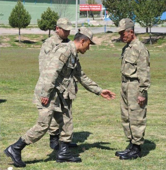 Sivas'ta Engellilerin 1 Günlük Askerlik Sevinci