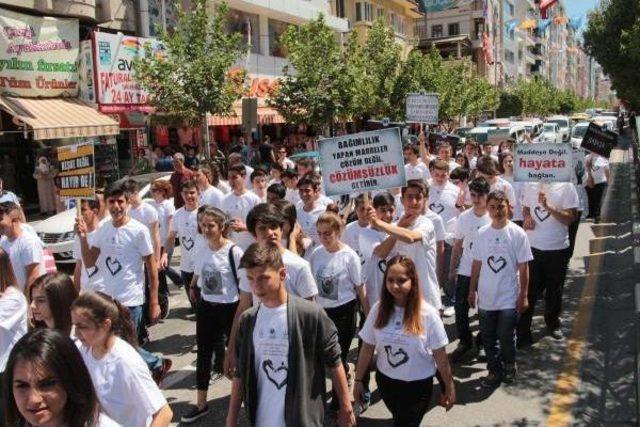 Liseliler Madde Bağımlılığına Karşı Y&uuml;r&uuml;d&uuml; 3