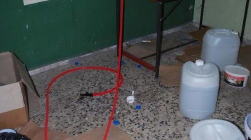 Mersin'de Ka&ccedil;ak I&ccedil;ki Imalathanesi Ortaya &Ccedil;ıkartıldı