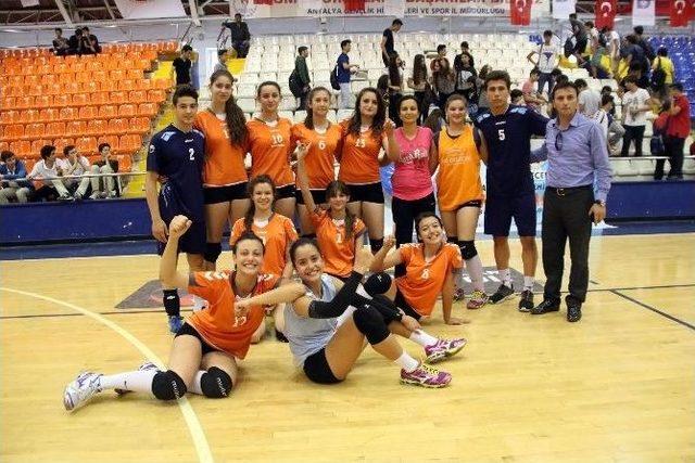 Okullar Ligi’nde Voleybol Ve Basketbol Şampiyonları Belli Oldu