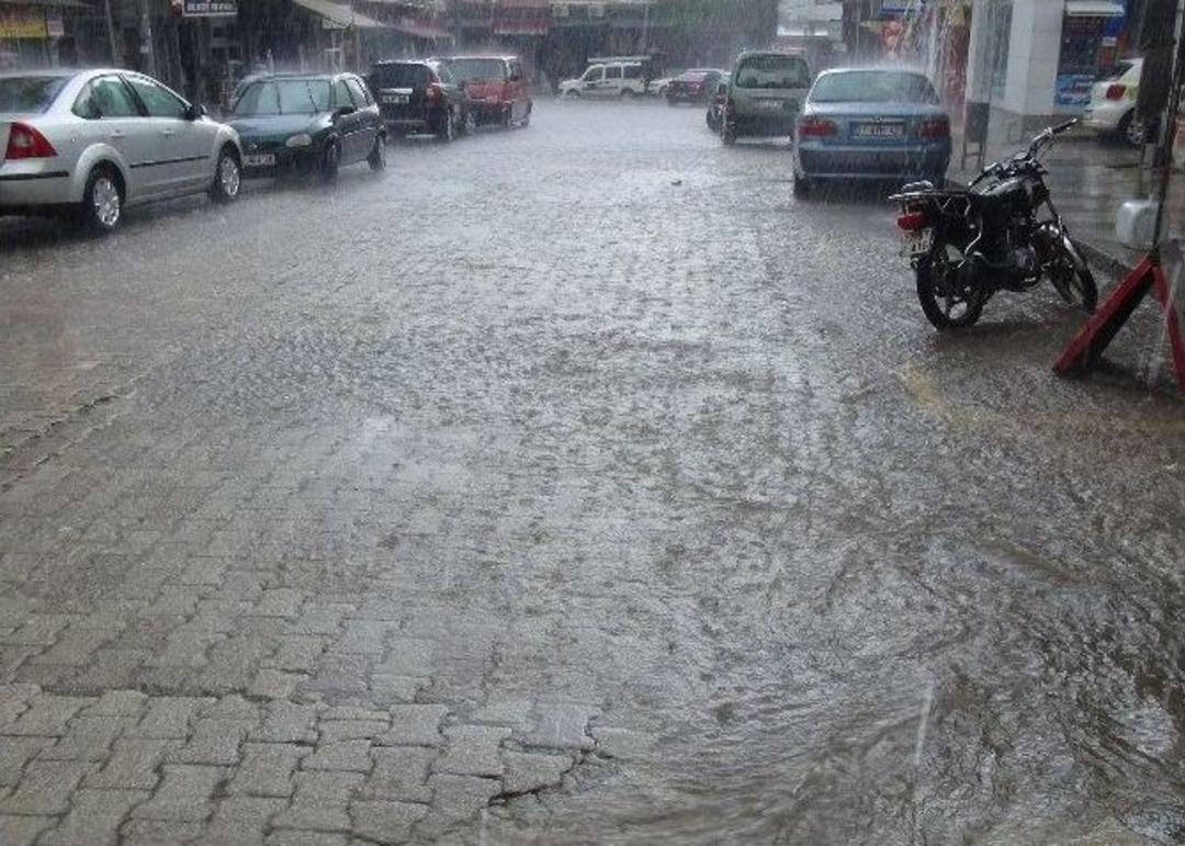 İslahiye De Şiddetli Yağış Etkili Oldu