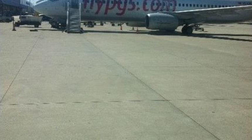 Bomba İhbarı Yapılan U&ccedil;ak Geri D&ouml;nd&uuml;