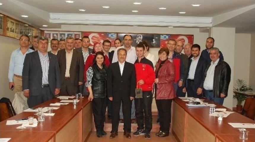 Avrupa Şampiyonu Tekvandocu &Ouml;d&uuml;llendirildi