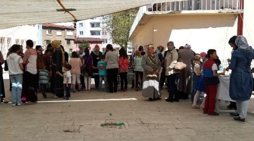 Miniklerden Annelerine Anneler G&uuml;n&uuml; Armağanı