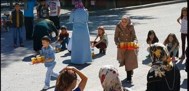 Miniklerden Annelerine Anneler G&uuml;n&uuml; Armağanı 2