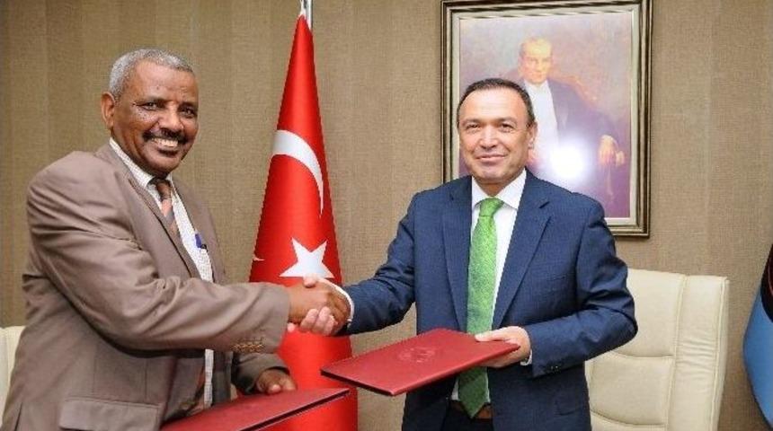 Shendi &Uuml;niversitesi Heyeti&rsquo;nden A&uuml;&rsquo;ye Ziyaret