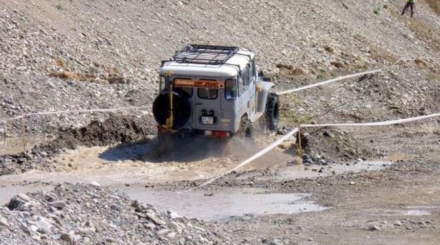 İli&ccedil;'te Off-Road Yarışları Nefes Kesti