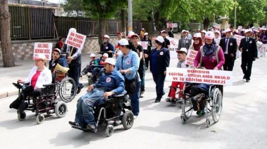 Engelliler Farkındalık I&ccedil;in Y&uuml;r&uuml;d&uuml;