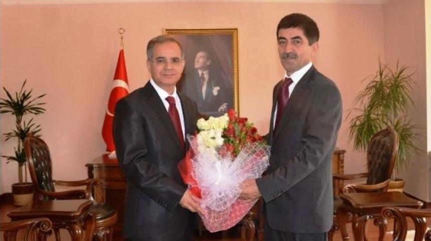 Vakıflar B&ouml;lge M&uuml;d&uuml;r&uuml; İsa G&uuml;ven, Vali Tapsız&rsquo;ı Ziyaret Etti