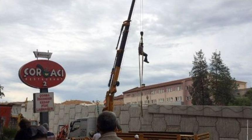 İş&ccedil;inin Zor Anları Objektife B&ouml;yle Yansıdı