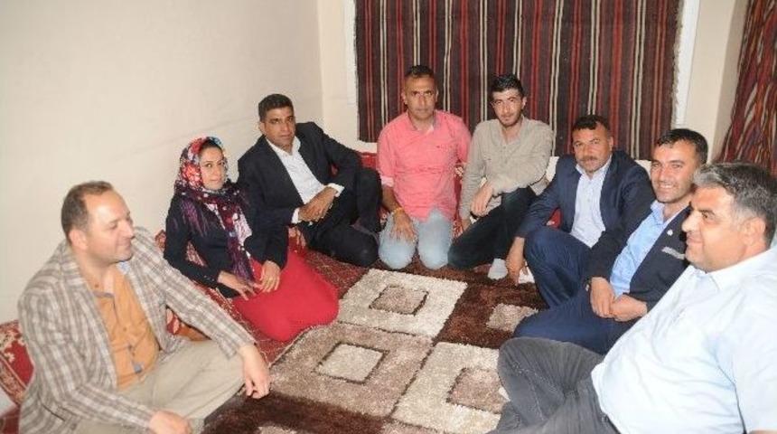Hdp Milletvekili Adayı Ferhat Enc&uuml; Cizre&rsquo;de Gazetecileri Ziyaret Etti