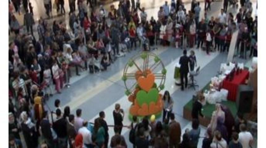 Anneler G&uuml;n&uuml;ne &Ouml;zel 118 Hediye Dağıtıldı