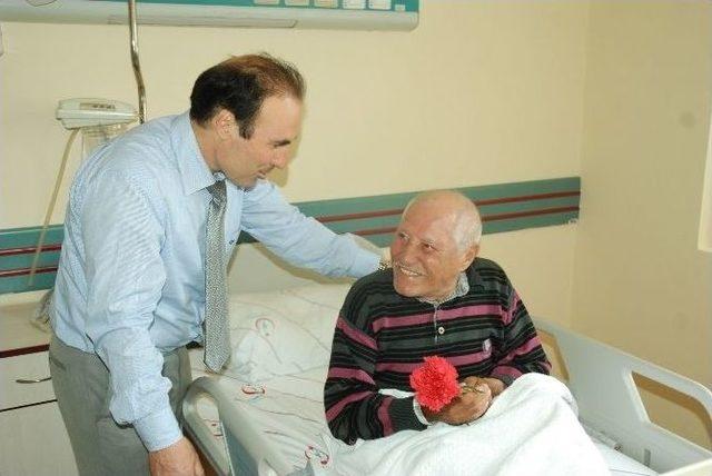 Başhekimden Engelli Hastalara Karanfil 1