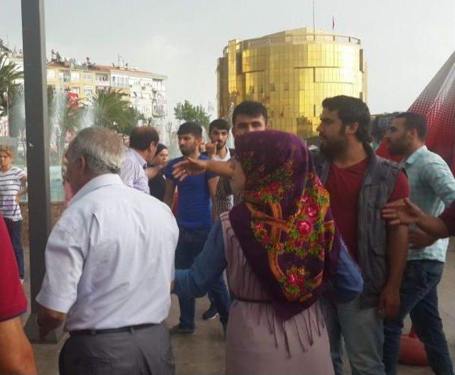 Aydın'da Hdp Standı Önünde Tekme Ve Yumruklu Kavga