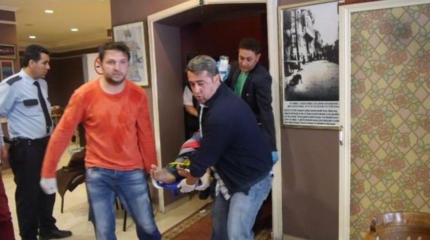 Resepsiyona Gelen Telefon Hayata Döndürdü