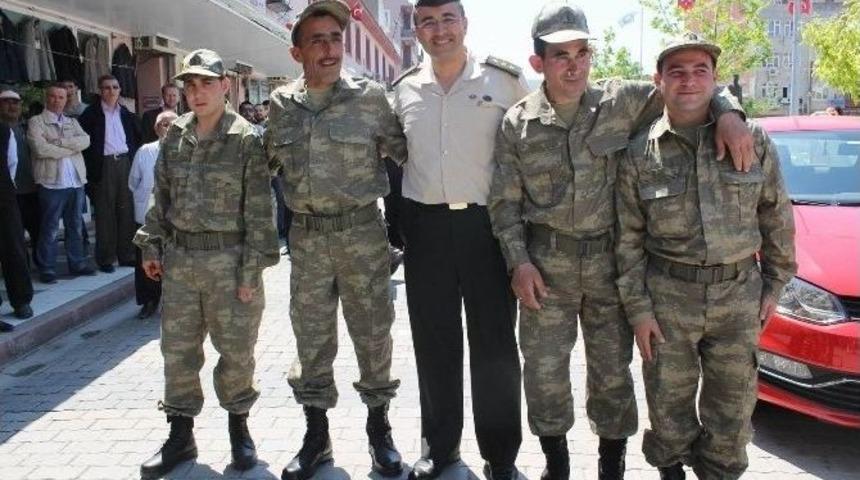 Engelli Gen&ccedil;ler, Askere Uğurlanıp Karşılandı