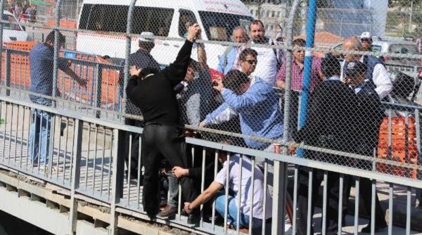 K&ouml;pr&uuml;deki Intihar Girişimini Polis Sonlandırdı