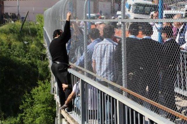 K&ouml;pr&uuml;deki Intihar Girişimini Polis Sonlandırdı 1