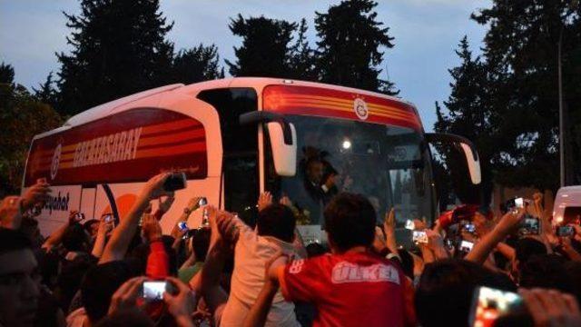 Galatasaray'a Adana'da Coşkulu Karşılama