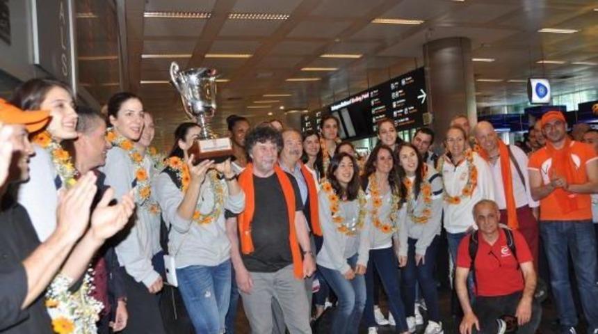 D&uuml;nya Şampiyonu Eczacıbaşı İstanbul'da